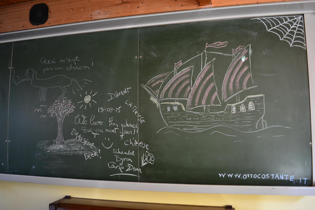 L'Ecole Daire Dinant Oda fotoğraf